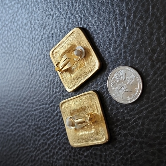 VTG clip on earrings - Picture 6 of 6